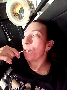 Snapshot of Antonela45 chatting on October 4, 2025, 12:45 am Antonela45 online show from October 4, 2025, 12:45 am