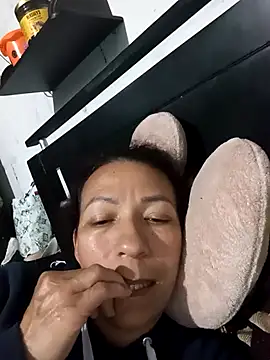 Snapshot of Antonela45 chatting on March 6, 2025, 12:43 am Antonela45 online show from March 6, 2025, 12:43 am