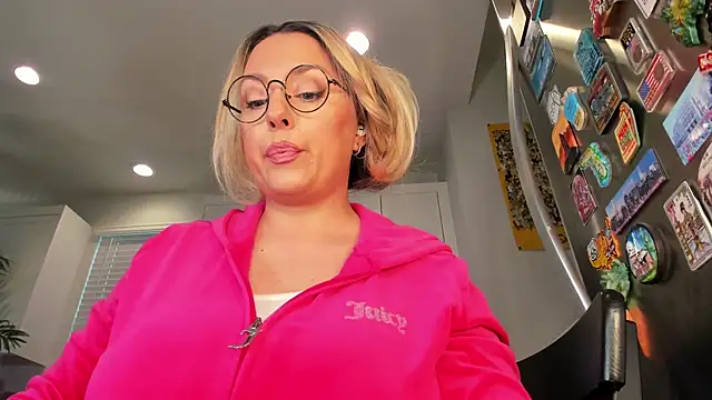 realtoxxxxmaria online show from December 4, 2025, 6:40 pm