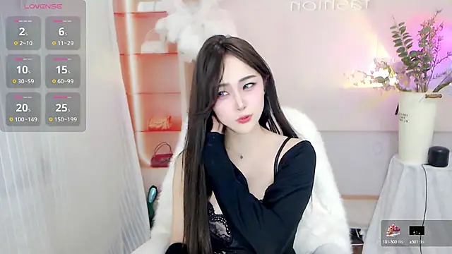 Snapshot of October_10 chatting on March 15, 2025, 3:06 pm October 10 online show from March 15, 2025, 3:06 pm