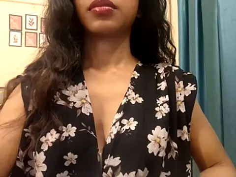 Snapshot of Queen_Ayeshaa chatting on November 3, 2025, 7:17 pm Queen Ayeshaa online show from November 3, 2025, 7:17 pm