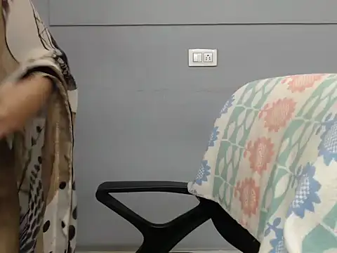 Snapshot of Surjeet_Kaur chatting on November 28, 2025, 4:01 am Surjeet Kaur online show from November 28, 2025, 4:01 am