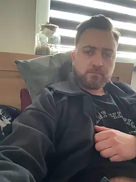 heyhihelloboy online show from March 3, 2025, 2:06 pm