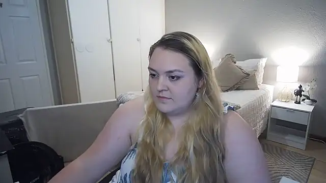 Snapshot of Neytjie chatting on November 27, 2025, 6:08 pm Neytjie online show from November 27, 2025, 6:08 pm