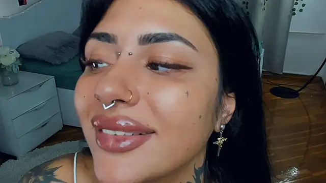 Snapshot of CharimgSabrina chatting on October 12, 2025, 6:15 am CharimgSabrina online show from October 12, 2025, 6:15 am