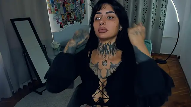 Snapshot of CharimgSabrina chatting on October 5, 2025, 6:04 am CharimgSabrina online show from October 5, 2025, 6:04 am