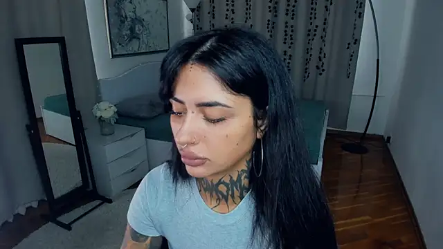 Snapshot of CharimgSabrina chatting on September 29, 2025, 7:04 am CharimgSabrina online show from September 29, 2025, 7:04 am