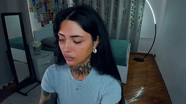 Snapshot of CharimgSabrina chatting on October 9, 2025, 6:25 am CharimgSabrina online show from October 9, 2025, 6:25 am