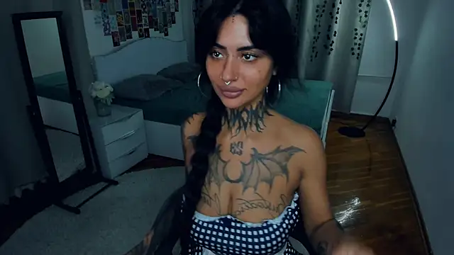 Snapshot of CharimgSabrina chatting on October 6, 2025, 7:09 am CharimgSabrina online show from October 6, 2025, 7:09 am