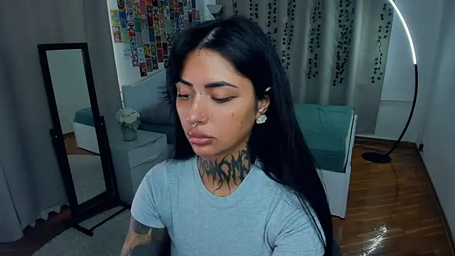 Snapshot of CharimgSabrina chatting on October 3, 2025, 6:59 am CharimgSabrina online show from October 3, 2025, 6:59 am