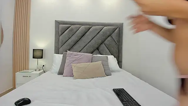 sweetandyy  online show from March 25, 2026, 1:32 pm