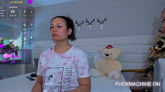 LeilaHiuston online show from November 17, 2025, 7:18 pm