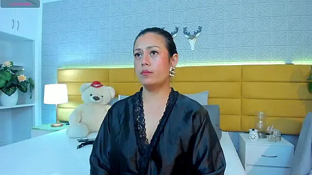 LeilaHiuston online show from November 28, 2025, 7:14 pm