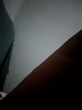 Snapshot of Sandra42 chatting on October 3, 2025, 10:28 am Sandra42 online show from October 3, 2025, 10:28 am