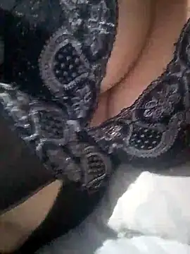 Snapshot of Sandra42 chatting on October 19, 2025, 10:45 pm Sandra42 online show from October 19, 2025, 10:45 pm