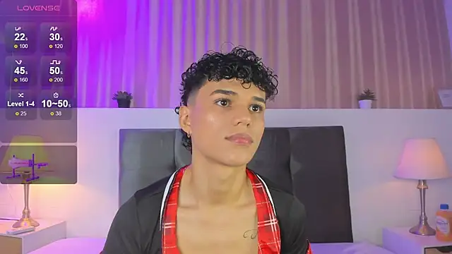 Snapshot of Kai_riptide chatting on November 3, 2025, 8:34 pm Kai riptide online show from November 3, 2025, 8:34 pm