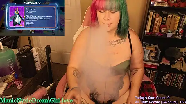 Snapshot of VioletNova chatting on October 4, 2025, 12:17 pm VioletNova online show from October 4, 2025, 12:17 pm