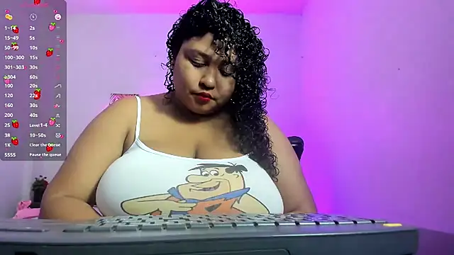 Snapshot of Ayliinn_ chatting on October 17, 2025, 2:37 am Ayliinn online show from October 17, 2025, 2:37 am