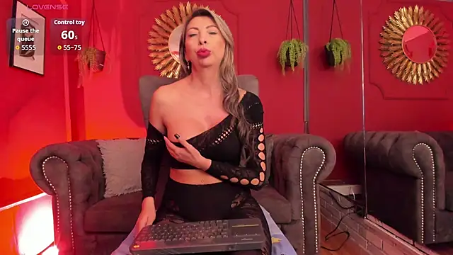 Snapshot of Victoria_romanee chatting on September 21, 2025, 3:44 am Victoria romanee online show from September 21, 2025, 3:44 am