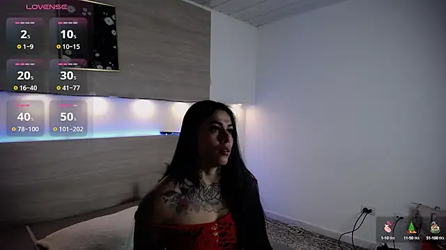 Snapshot of Cristal_Velle chatting on October 6, 2025, 12:17 pm Cristal Velle online show from October 6, 2025, 12:17 pm