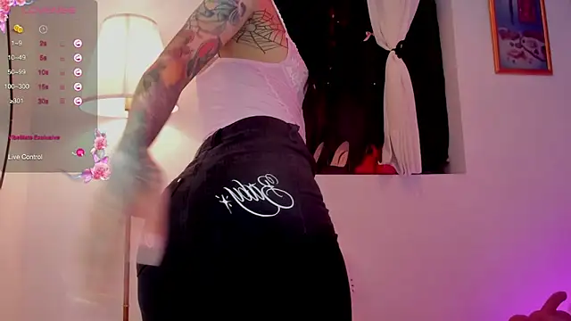 Snapshot of Dani_Valen chatting on October 14, 2025, 11:14 pm Dani Valen online show from October 14, 2025, 11:14 pm