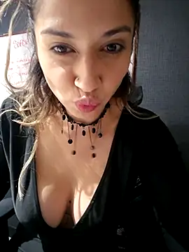 Isabella Varella online show from October 31, 2025, 12:35 pm