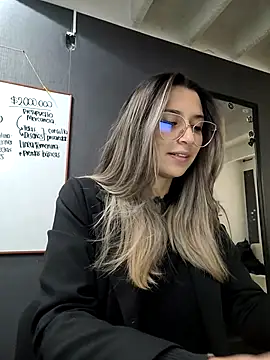 Isabella Varella online show from March 13, 2025, 12:56 pm