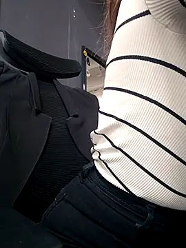 Isabella Varella online show from October 15, 2025, 1:08 pm