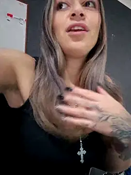 Isabella Varella online show from October 20, 2025, 12:38 pm