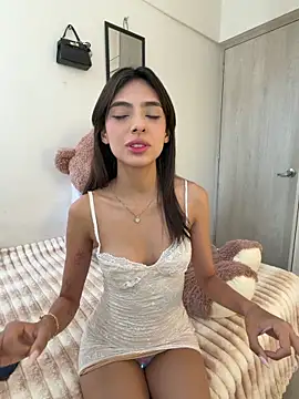 Snapshot of ZaraLuuv chatting on March 3, 2026, 6:37 pm ZaraLuuv online show from March 3, 2026, 6:37 pm