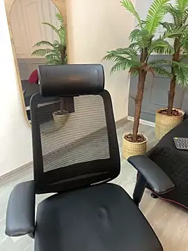 Snapshot of ZaraLuuv chatting on November 30, 2025, 4:52 pm ZaraLuuv online show from November 30, 2025, 4:52 pm