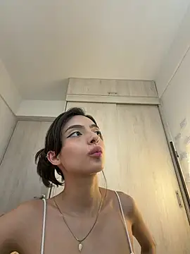 ZaraLuuv online show from March 10, 2026, 6:12 pm