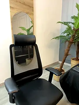 Snapshot of ZaraLuuv chatting on November 18, 2025, 5:27 pm ZaraLuuv online show from November 18, 2025, 5:27 pm