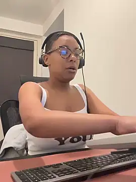 Melia Rayne online show from May 14, 2026, 9:39 am