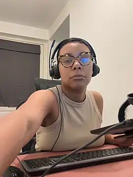 Snapshot of Melia_Rayne chatting on February 10, 2026, 10:47 am Melia Rayne online show from February 10, 2026, 10:47 am