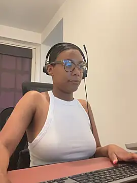 Melia Rayne online show from May 26, 2026, 9:40 am
