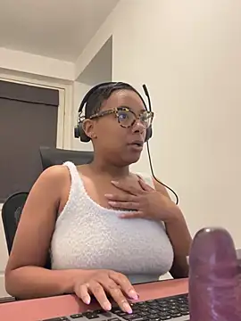 Melia Rayne online show from May 13, 2026, 9:49 am