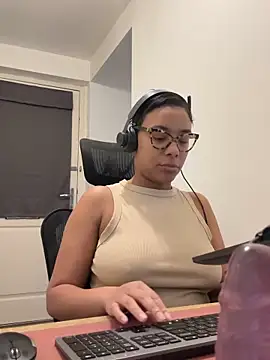 Snapshot of Melia_Rayne chatting on January 16, 2026, 11:14 am Melia Rayne online show from January 16, 2026, 11:14 am