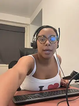 Snapshot of Melia_Rayne chatting on February 13, 2026, 10:37 am Melia Rayne online show from February 13, 2026, 10:37 am