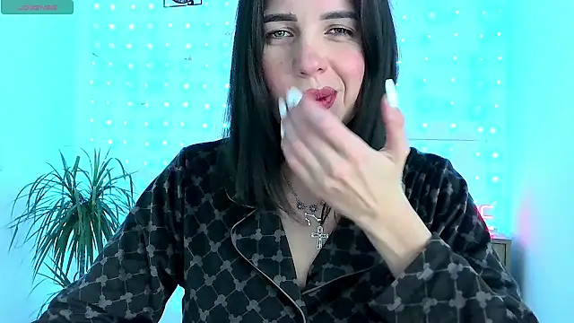 neferutt online show from November 27, 2025, 6:52 pm