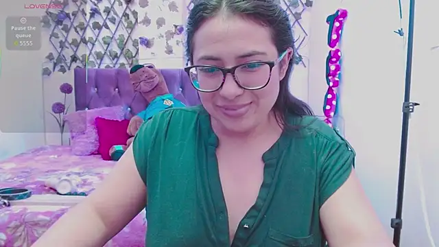 Anny  cute online show from September 28, 2025, 8:27 pm