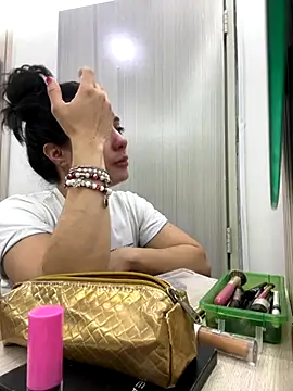 isabella winkler online show from October 30, 2025, 1:31 pm