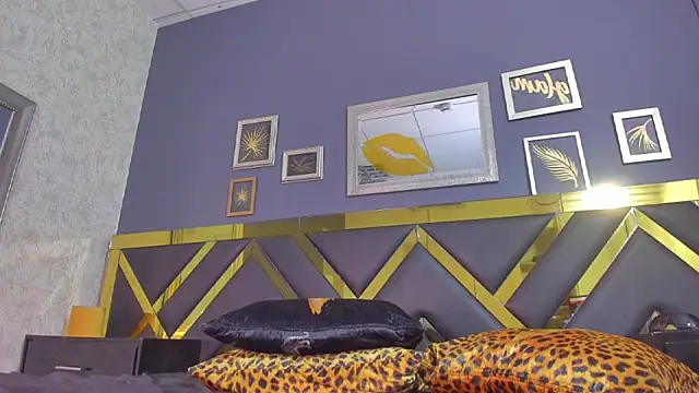 Snapshot of glamandfoxxy chatting on March 14, 2025, 10:05 pm glamandfoxxy online show from March 14, 2025, 10:05 pm