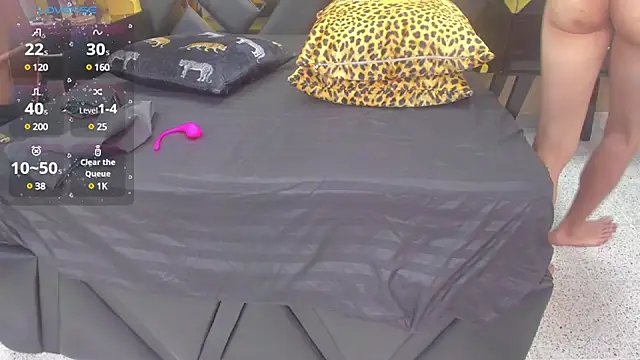 Snapshot of glamandfoxxy chatting on March 22, 2025, 12:14 pm glamandfoxxy online show from March 22, 2025, 12:14 pm