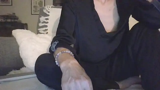 Valentinette online show from April 14, 2026, 7:41 pm