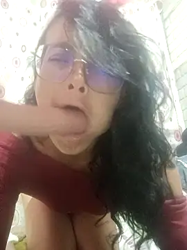 Snapshot of sarayulith chatting on October 5, 2025, 1:40 am sarayulith online show from October 5, 2025, 1:40 am