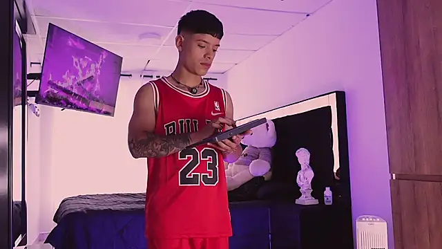 ErosKhaos online show from September 30, 2025, 8:04 pm