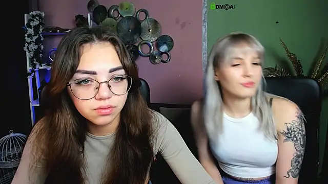 kiki swan online show from December 4, 2025, 6:45 am