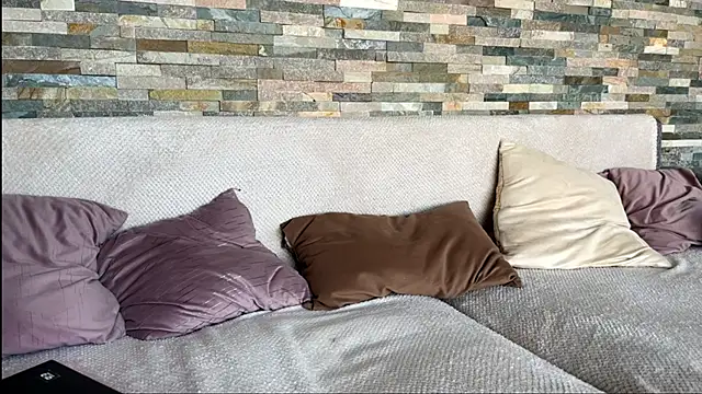 Snapshot of Aurora_5 chatting on October 9, 2025, 6:03 am Aurora 5 online show from October 9, 2025, 6:03 am