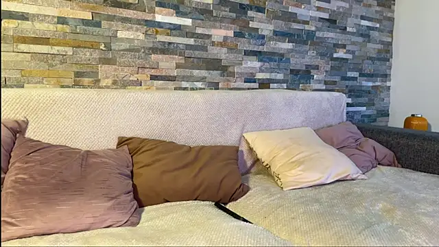 Snapshot of Aurora_5 chatting on October 26, 2025, 7:09 am Aurora 5 online show from October 26, 2025, 7:09 am